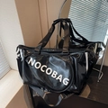 Modische schwarze glänzende Reisetasche mit großem Fassungsvermögen und Schultergurt - Schwarz