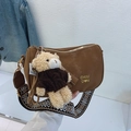 Sac oreiller marron givré avec large bandoulière ethnique et breloque ours - Marron avec pendentif
