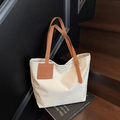Borsa tote grande bianco sporco con manici in pelle marrone e fibbia in metallo - Bianco Sporco