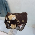 Sac polochon en daim marron foncé avec inscription blanche et joli porte-clé ours - Café avec Pendentif