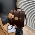 Sac à dos vintage marron en simili cuir avec broderie chiot et pendentif ourson - Café avec Pendentif