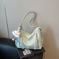 Borsa tote verde chiaro stropicciata con cerniere argentate e ciondolo a nuvola - Verde con Pendente