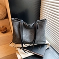 Grand sac cabas gris minimaliste avec anses en cuir noir pour les déplacements quotidiens - Noir