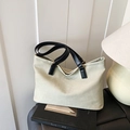 Sac fourre-tout vert clair minimaliste avec anses en cuir noir et texte tendance - Beige