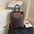 Sac à dos vintage en similicuir marron foncé avec rabat aimanté et poignée supérieure - café