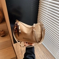 Borsa a tracolla retrò color albicocca in camoscio con nappina di perline di legno - Cachi