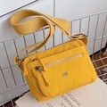 Leichte gelbe Nylon-Umhängetasche mit vielen Taschen und verstellbarem breitem Gurt - Gelb