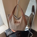 Sac fourre-tout en toile marron avec broderie XOG et anses marron foncé de style moderne - Gris
