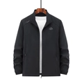 Outdoor-Campingjacke für Herren in Schwarz mit Berglogo und Stehkragen für Frühling - M / Schwarz