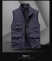 Detail van de waterdichte donkerblauwe outdoor vest met opstaande kraag en rits - M / Donkerblauw