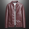 Slim fit heren motorjas van bordeauxrood kunstleer met opstaande kraag en klinknagels - M / Top (923) / Bordeauxrood