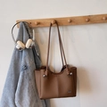 Borsa tote in pelle marrone con grana litchi e dettagli a sfera in metallo argento - Khaki Senza Pendente