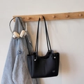 Elegante borsa tote in pelle nera con trama litchi e sottili spalline minimaliste - Nero senza Ciondolo