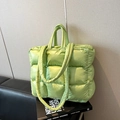 Bolso tote acolchado verde brillante con diseño de rombos y correas de hombro duales - Verde