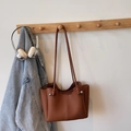 Borsa a spalla marrone in pelle martellata con nodo laterale e doppie tracolle - Marrone Senza Ciondolo
