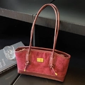 Bolso tote acolchado burdeos vintage en ante con elegante cierre giratorio dorado - Burdeos