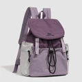 Mochila patchwork de tres colores en morado y gris con solapa de cordón para el ocio - Morado
