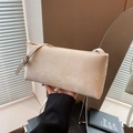 Minimalistische cremefarbene rechteckige Schultertasche aus mattem Leder von Clearok - Gebrochenes Weiß
