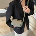Borsa a tracolla verde scuro vintage con patta in tessuto e chiusura in metallo oro - Verde