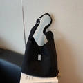 Minimalistische schwarze Beuteltasche aus mattem Leder mit großem Fassungsvermögen - Schwarz