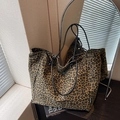 Borsa tote alla moda in tela con stampa leopardata e doppi manici neri sottili - Stampa leopardata