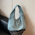 Grand sac cabas bleu clair en nylon avec fermetures éclair et texture plissée élégante - Bleu