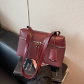 Elegante bolso cuadrado burdeos con panel de textura tejida y doble cremallera - Burdeos