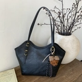 Elegante bolso tote negro de gran capacidad en cuero sintético con colgante de oso - Negro con colgante