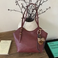 Bolso tote burdeos de moda con amuleto de oso y textura de piel sintética vintage - Rojo con Colgante
