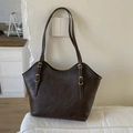 Große dunkelbraune Leder-Tote-Bag mit Vintage-Textur und verstellbaren Schultergurten - Kaffee ohne Anhänger