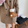Borsa a tracolla in pelle scamosciata a forma di calza di Natale con bordo in pile bianco - Marrone