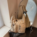Bolso bandolera de nailon caqui con múltiples bolsillos y correa ancha ajustable - Caqui