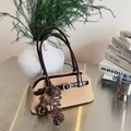 Sac hobo rétro en daim kaki avec bandoulière marron et boucle dorée élégante - Khaki avec Pendentif