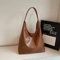 Retro warm brown large capacity hobo shoulder bag with textured leather finish - Brown with Pendant