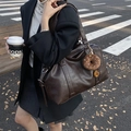 Grande borsa tote retrò marrone scuro con ciondolo a forma di stella per donna stile strada - Caffè con Ciondolo