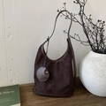 Sac hobo en daim marron foncé avec finitions en cuir pour un style automnal - Marron