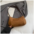 Borsa hobo vintage in pelle scamosciata marrone con cuciture su un blazer grigio - Marrone senza ciondoli