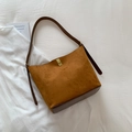 Retro Eimer-Tasche aus Wildleder in Caramel mit dunkelbraunen Lederriemen und Schnalle - Braun Ohne Anhänger
