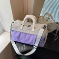 Borsa da viaggio capiente in grigio chiaro e scacchi viola con tracolla rimovibile - Viola