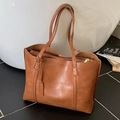Bolso tote de cuero sintético marrón de gran capacidad con borla a juego - Marrón