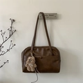 Sac cabas en similicuir marron foncé avec deux poignées et un charmant ours peluche - Avec Pendentif / Marron