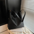 Große schwarze geflochtene Schultertasche im Vintage-Stil mit breitem Gurtband - Schwarz