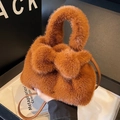 Sac seau en peluche marron avec grand nœud en fausse fourrure et bandoulière en cuir - Marron