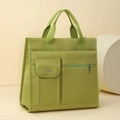 Vista detallada del bolso tote de lona verde hierba con bolsillo de solapa y cremallera - Verde