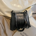 Retro Eimer-Tasche aus schwarzem Kunstleder mit langen Fransen und Gold-Hardware - Schwarzes PU-Leder