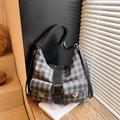 Borsa tote a scacchi grigi con doppie tasche cargo e fibbie metalliche per il tempo libero - Nero