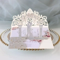 Elegante invito di nozze 3D con arco di glitter argento e silhouette degli sposi - Argento Glitter