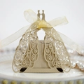 Dettaglio scatola regalo pavone tagliata al laser con nastro dorato e carta perlata - Beige Oro