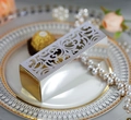 Elegante lasergesneden geschenkdoos met witte rankpatronen en gouden zijden voor bruiloft - Reflecterend Zilver