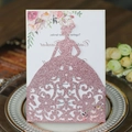 Invito matrimonio rosa glitterato con silhouette di ragazza e abito tagliato al laser - Rosa Scintillante